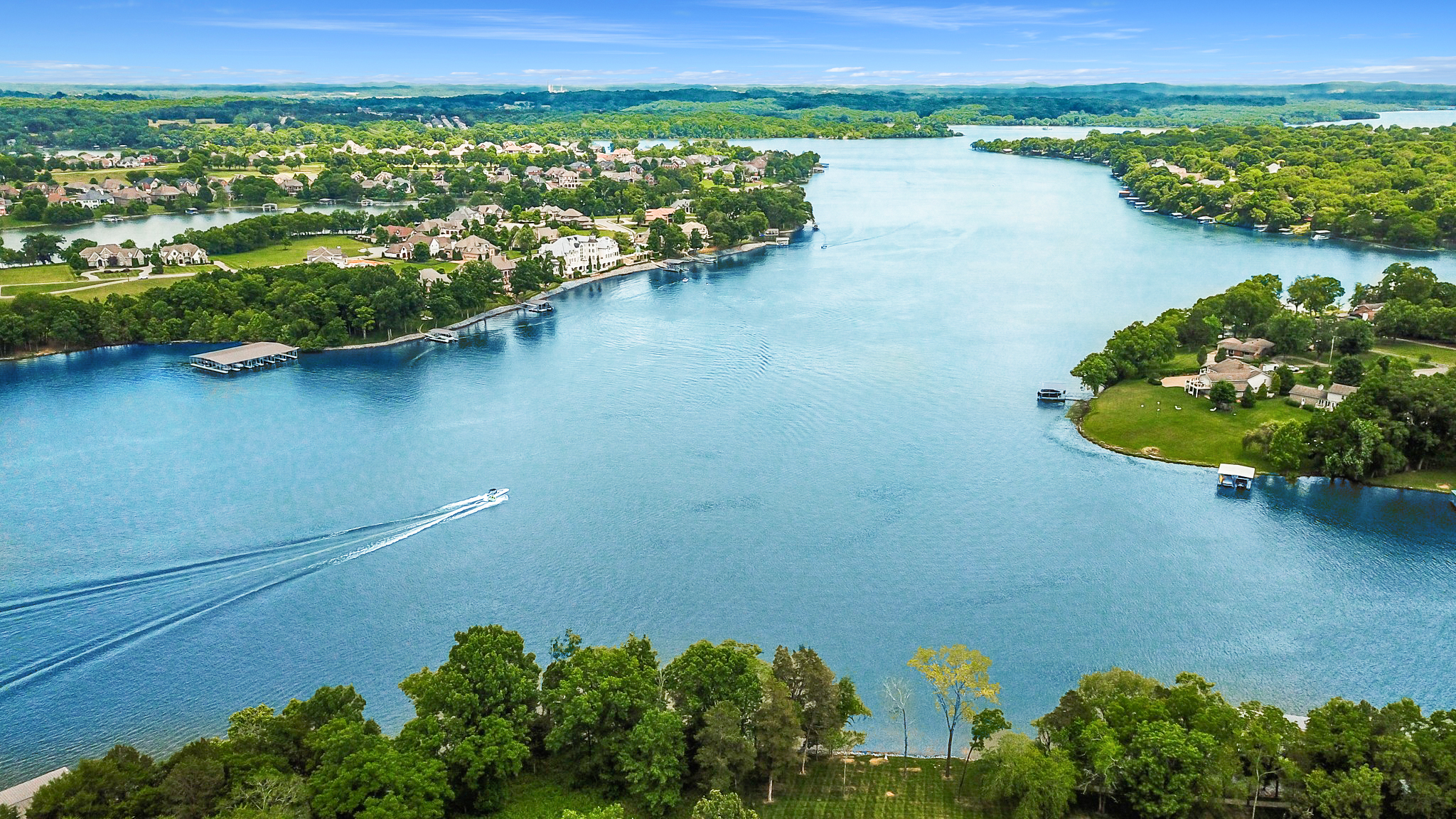 aerial view of old Hickory lake in Foxland Harbor neighborhood